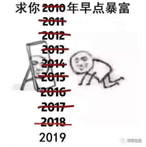  跟一美女坐电梯她先下了,突然外面传来一声惨叫,我果断开门冲出去救人,结果她羞涩地说我只是想把灯喊亮儿子