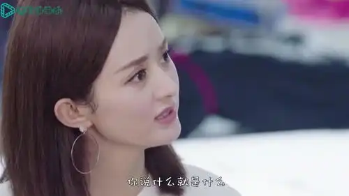  吴秀波绯闻女友与赵丽颖合照,赵丽颖的表情成亮点,网友太耿直