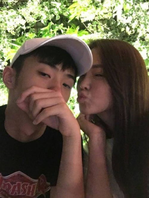  伊能静儿子首次现身18岁少年爱好女装cos,反叛大胆随了谁
