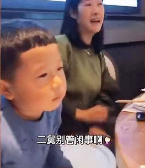  爸爸饭桌被儿子批评,二舅急忙求情,萌娃回答让人心疼二舅