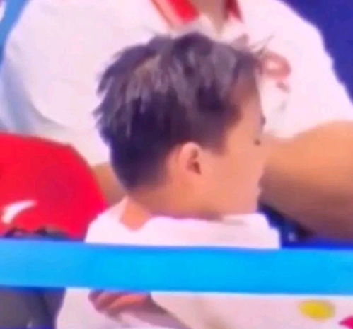  困得张开大嘴打哈欠全红婵囧表情走红网络,红姐的表情包挺搞笑
