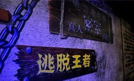  女子被逼脱衣,表演两人运动画面不忍直视别把恶俗当乐趣