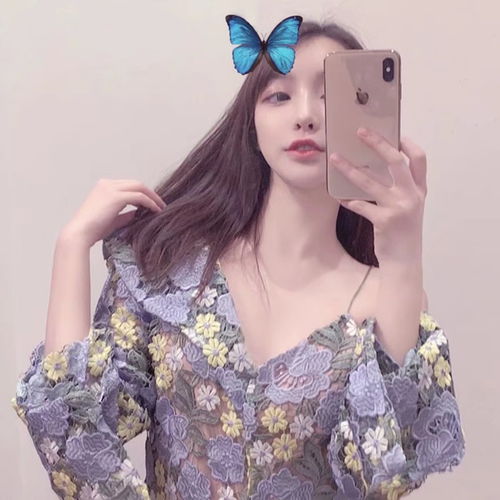  蓝帽俏妹子