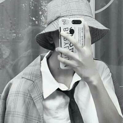  男生真人头像手机挡脸