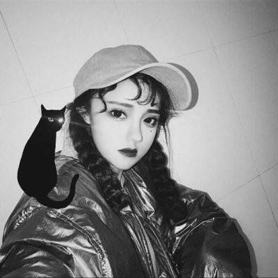  黑白超丧女头2020新款病态系颓废女头像