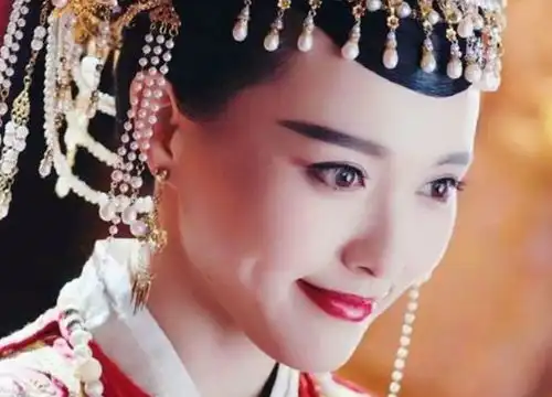  5位金鹰女神同换上古装,唐嫣最丑,刘诗诗第2,最美不是赵丽颖