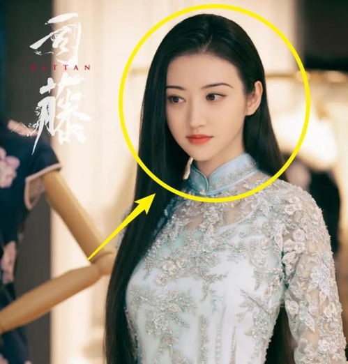  景甜出席活动被路人抓拍,没有了司藤滤镜,真实身材引发热议