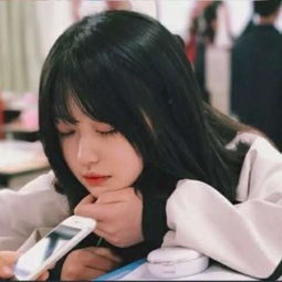  很火的句子多希望我只是个孩子,给颗糖就笑,摔倒了就哭