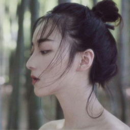  情侣头像孤独是意味深长的赠品,受此赠礼的人,从此学会爱自己