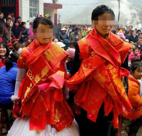  儿子婚宴,母亲摆10张酒席,却没有村民来,得知原由,自扇巴掌