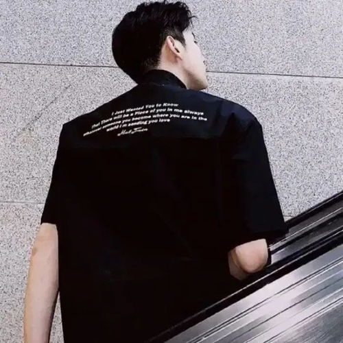  小众男生头像女孩子们出来吧.