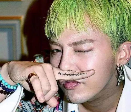  权志龙素颜现身机场一个行为被批没规矩,这样的他你们还爱
