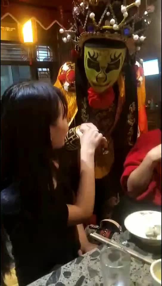向大佬低头表情包gif大
