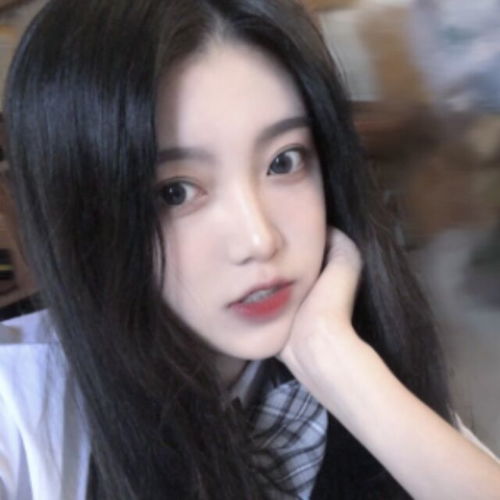 我是藏匿于这个世界上偷偷喜欢你的小鬼气质文艺洒脱女生头像