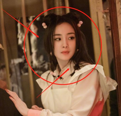  杨幂当妈后不服老,上节目扎丸子头cos珊璞,真假少女一目了然