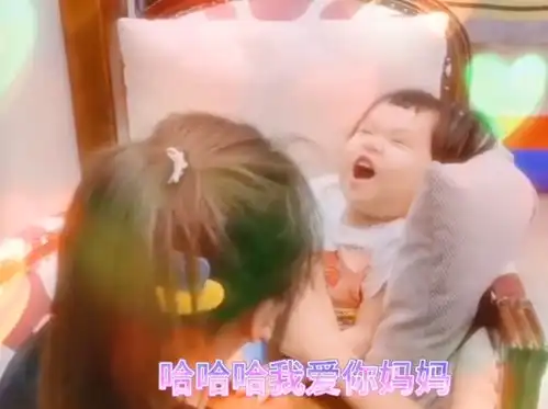  严屹宽一家三口出游,杜若溪童心大发和女儿吹泡泡,肉肉表情萌翻