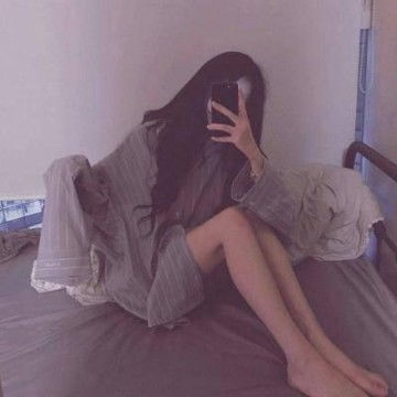  女生拿手机遮脸头像,女生头像图片