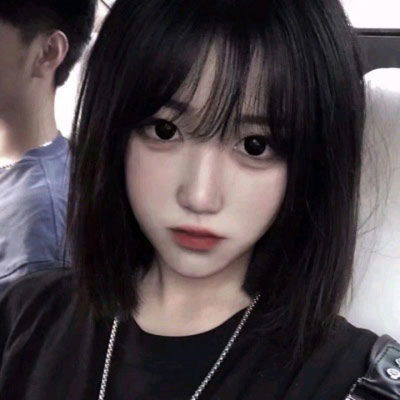  高冷情侣头像一男一女散落在指尖的阳光