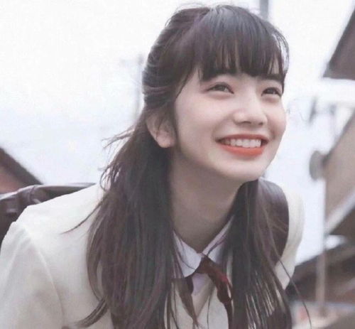 女生头像氛围感模糊小松