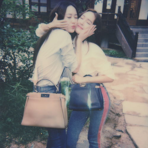  郑总裁在线宠妹妹控jessica画报拍摄现场可爱放送