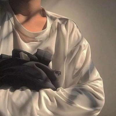  男生头像崩溃的一瞬间,是因为触碰了心弦
