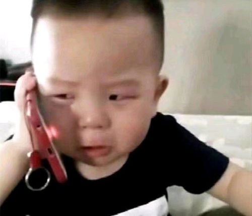  儿子调皮被妈妈教训,妈妈上洗手间回来,看到儿子笑喷了