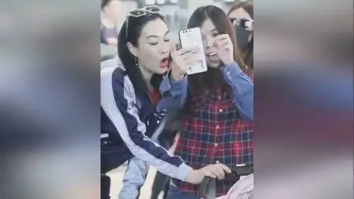  钟丽缇不秀恩爱改尬舞,表情包都收集齐够一年用的了