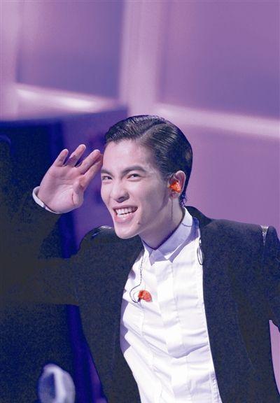  萧敬腾来广州直播,广州下雨除了汪峰,你也可以永远相信萧敬腾