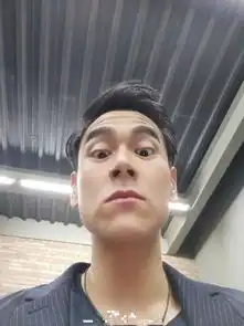  明星搞笑自拍张一山用脚自拍,赵丽颖美翻,千玺彭于晏露鼻孔
