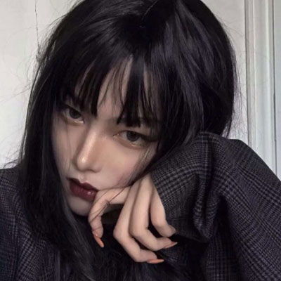  网图女生头像霸气高冷女汉子输给了装逼的萌妹子