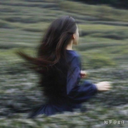  有没有好看的模糊感女生头像