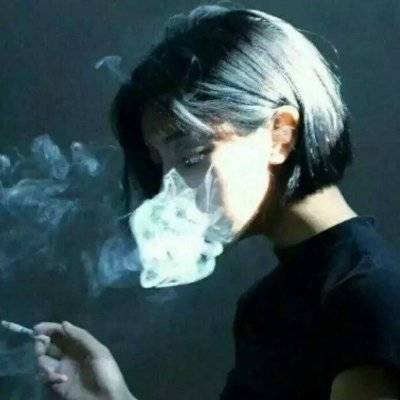 黑暗丧风格女头像抽烟黑暗系网图女生头像真人版