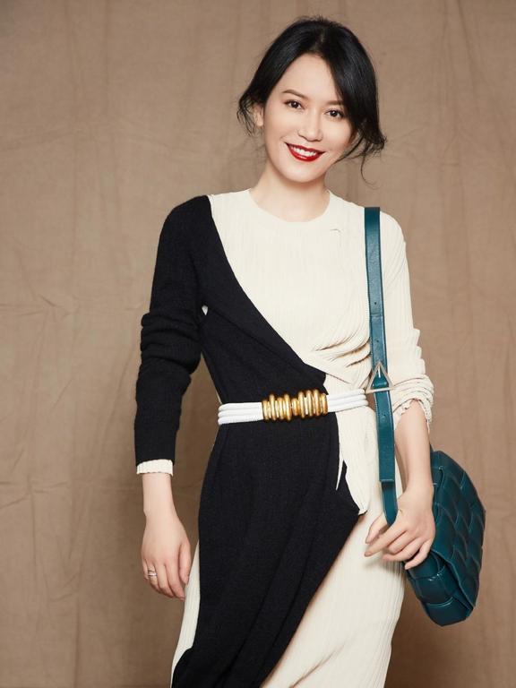  什么叫美人在骨不在皮看看俞飞鸿的日常私服,这状态太能打了
