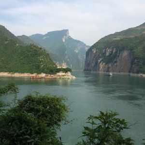  三峡中对山水景色特点的概括有哪些