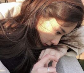  伤感女生网名痛到窒息2018最新太在意别人终究累了自己