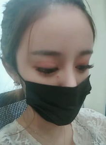  抖音小姐姐花300万整容,哭诉下巴整坏了,摘下口罩都说美爆了