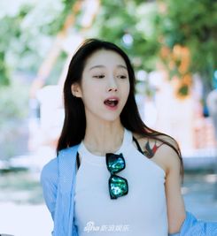  王思聪携新欢进出酒店女方被曝是乔任梁前女友
