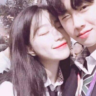  2021最潮情侣头像一男一女人间是个好地方是幸福的