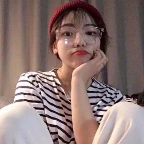  女孩子常做这3动作,脸蛋会越来越肥,有双下巴可别哭哟