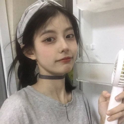  真人女生头像假装看不见,却偷偷用余光看了上千遍