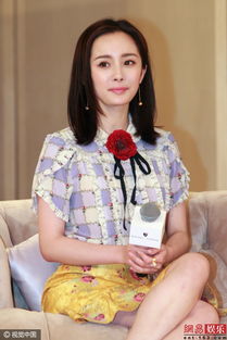 杨幂代言捞金变身清纯萌系少女