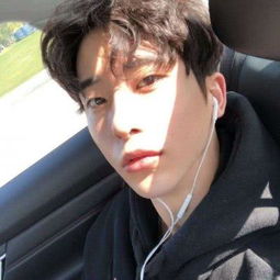  12星座男什么小举动,意味着他非常宠溺你双鱼男点鼻子,
