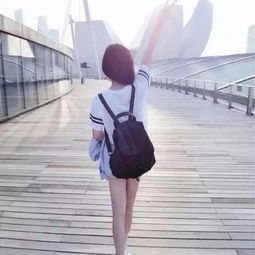  求这张图片相似的男生情侣图片