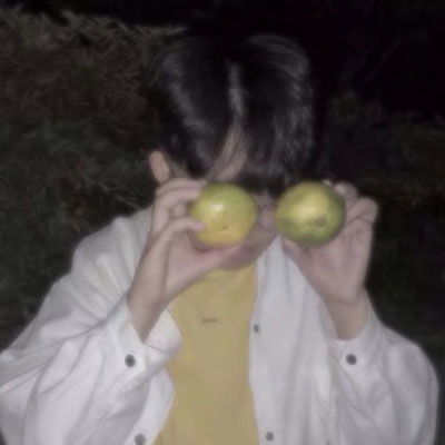  抖音情侣头像一左一右高低调独唱反调