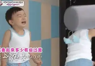  超人回来了三胞胎穿天使衣服,民国被打趴下,表情包里一个图片,那是