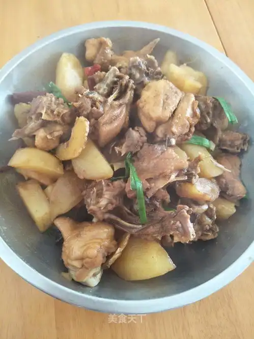  土豆炖鸡块的做法土豆炖鸡块怎么做请叫我猪夫人的菜谱