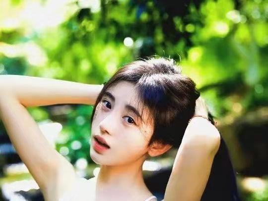  鞠婧祎演技被限制,偶像包袱太重,新剧表情成争议