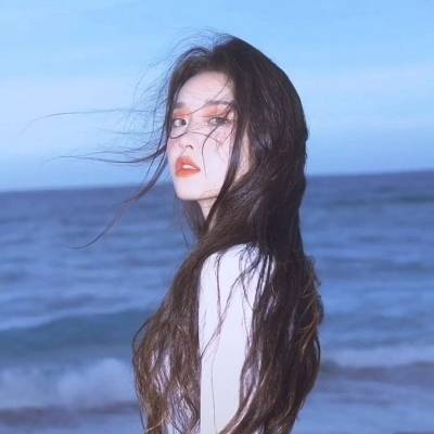  海边气质美女背影头像自找的痛不敢喊痛