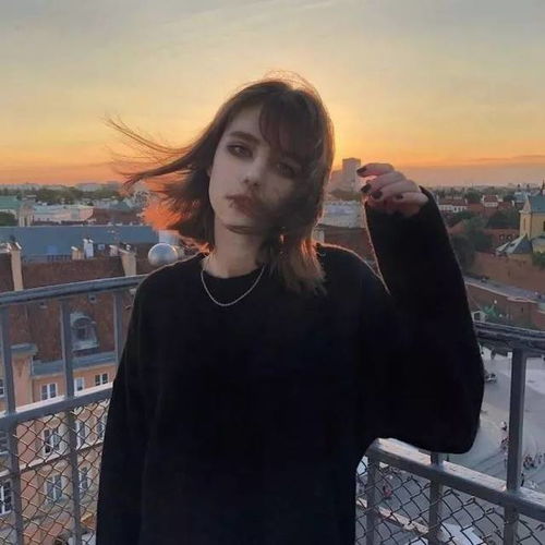  抖音上很火的ins风女生头像