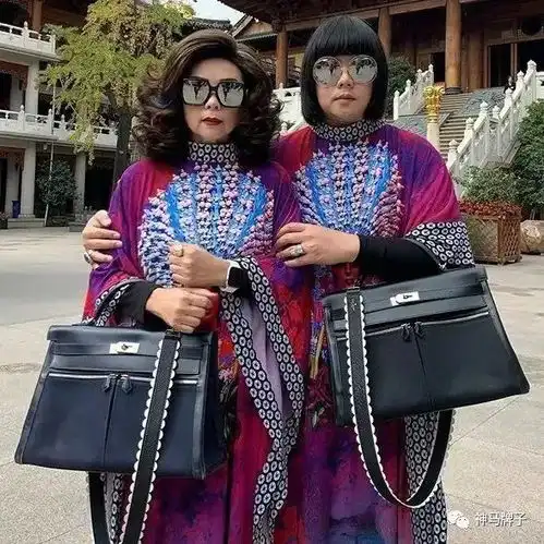  泰国网红母子来中国日常秀爱马仕香奈儿,表情pose都一样